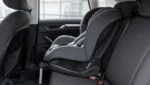 Kindersitz im Auto richtig positionieren: Empfehlungen fuer optimale Sicherheit