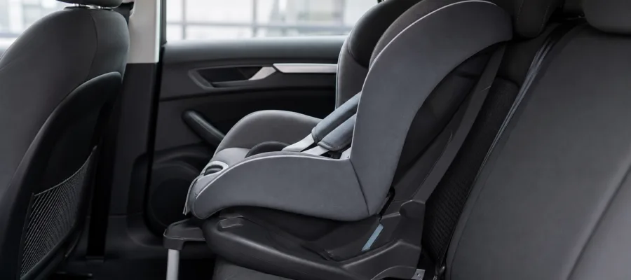 Kindersitz im Auto richtig positionieren: Empfehlungen fuer optimale Sicherheit