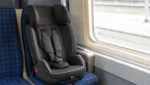 Kindersitz im Flugzeug und oeffentlichen Verkehrsmitteln richtig nutzen