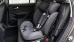 Kindersitz im Auto befestigen: So montieren Sie den Kindersitz sicher und korrekt