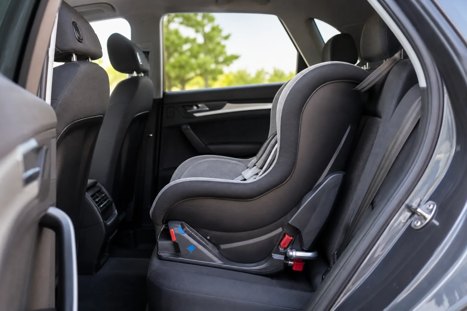 Kindersitz richtig einbauen: Schritt-fuer-Schritt Anleitung fuer mehr Sicherheit im Auto
