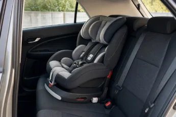 Kindersitz richtig einstellen: Sicher und bequem